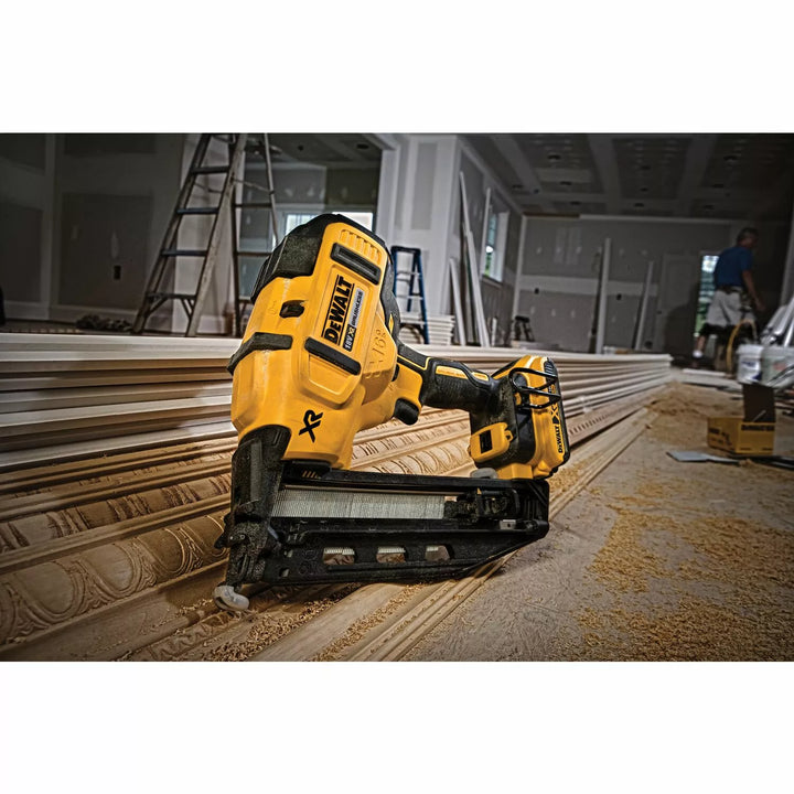 DeWALT DCN660NT-XJ 18V Li-ion XR Cordless Finish Nailer, Bare Tool in TSTAK — 32-63mm — 16 Gauge — Brushless