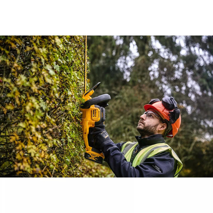 DeWALT Cordless Lawn & Garden Combo Set: Hedge Trimmer + String Trimmer Kit (Incl. 2x 5.0Ah Batteries)
