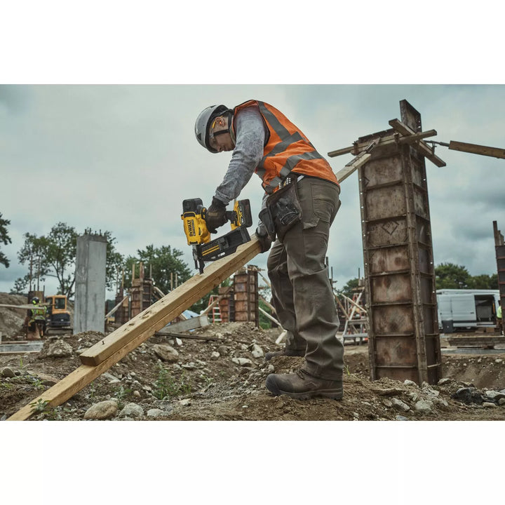 DeWALT DCN910N-XJ 18V XR Cordless Duplex Framing Nailer — 57/70mm (8D), 76/89mm (16D), 2.8x60mm